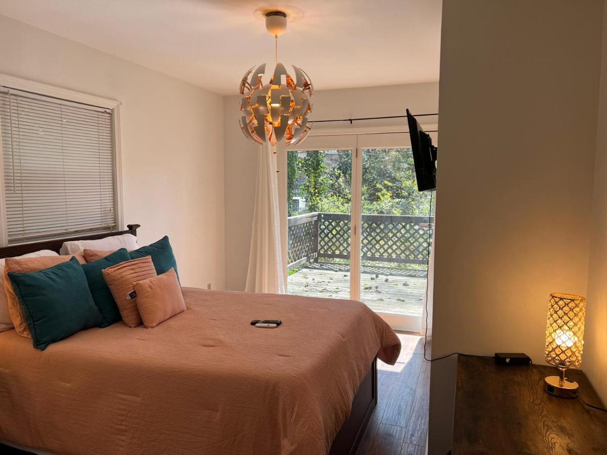 Recently Renovated Haven In Brookhaven. Holiday home