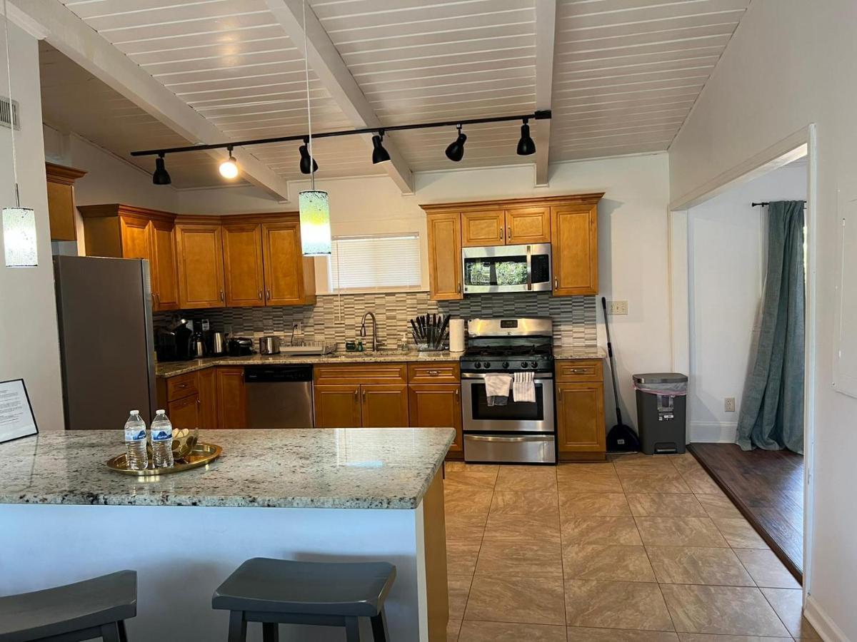 Recently Renovated Haven In Brookhaven. * Atlanta